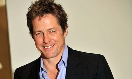 Hugh Grant podría sustituir a Charlie Sheen en Dos Hombres y Medio