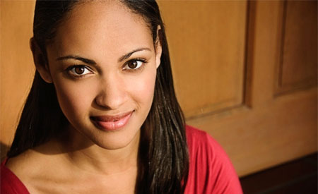 Cynthia Addai-Robinson sustituye a Lesley-Ann Brandt en Spartacus