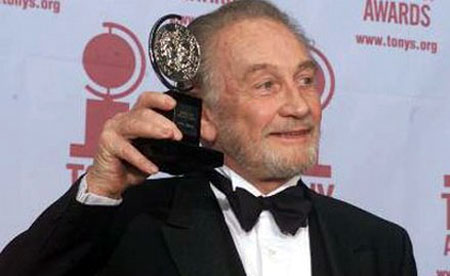 Roy Dotrice interpretará a un alquimista en la segunda temporada de Juego de Tronos