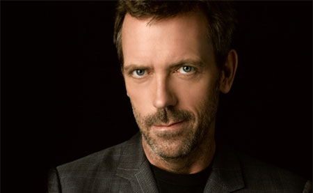 Hugh Laurie podría volver a la televisión con Crossbones