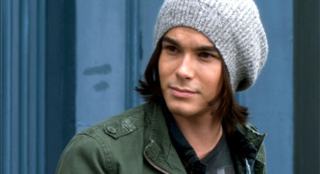 Tyler Blackburn será uno de los protagonistas de Ravenswood, el spinoff de Pequeñas mentirosas